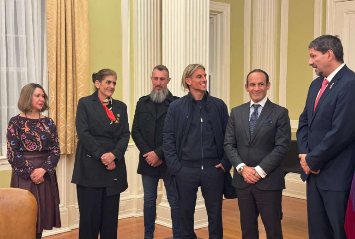 LA TRI COMPARTIÓ UN ENCUENTRO INSTITUCIONAL EN LA EMBAJADA DE ECUADOR EN WASHINGTON D.C. PREVIO AL SORTEO DEL MUNDIAL